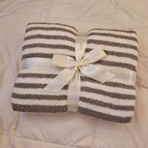 Barefoot dreams blanket